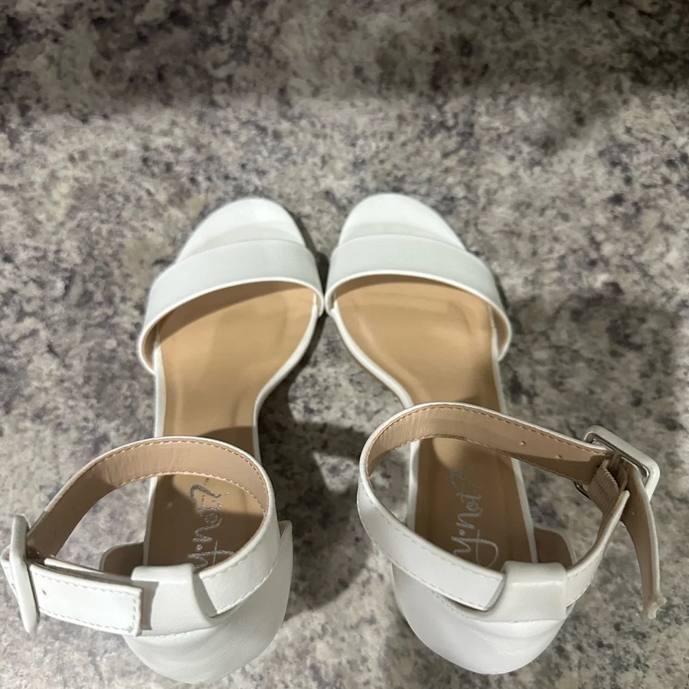 Elegant White Block High Heels Size 6 With 3” Heel Cake